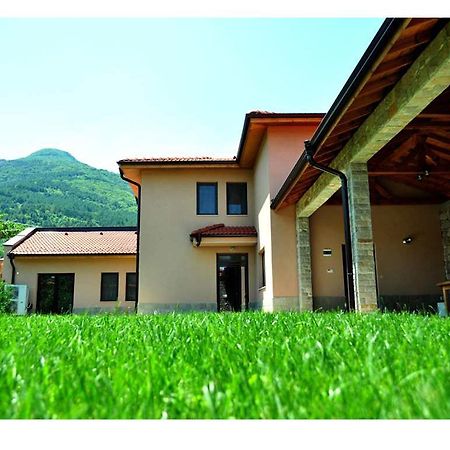 Yustina Villas Guest House Exterior foto