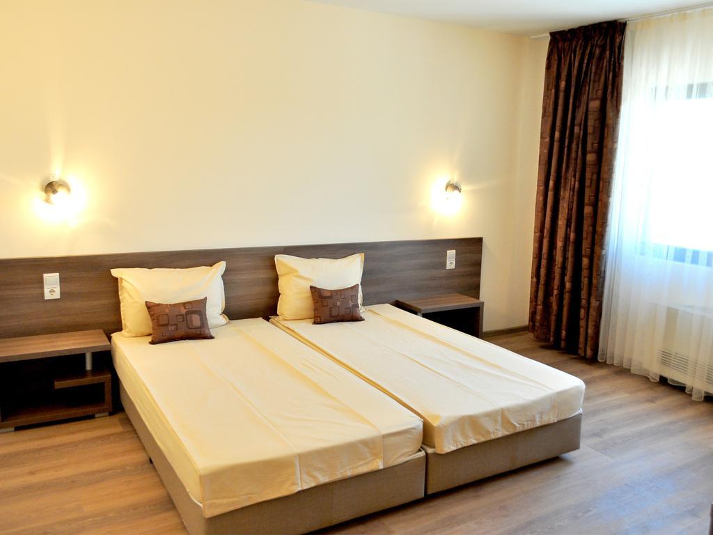 Yustina Villas Guest House Zimmer foto